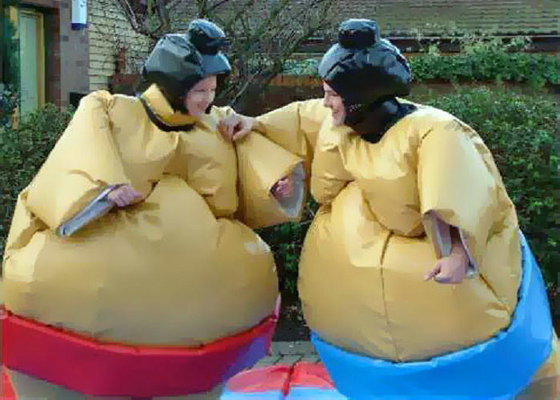 PVC leggero riempito di Platone dei vestiti lottare di sumo con il casco protettivo