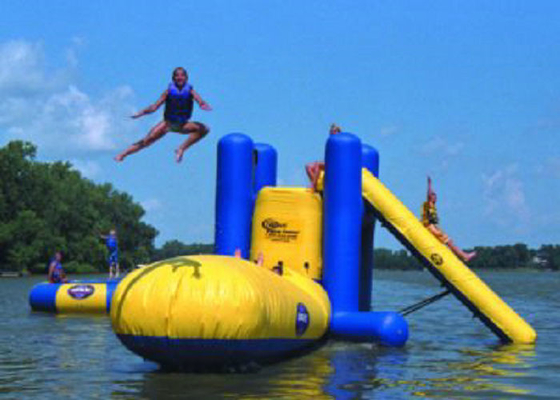 Giocattoli gonfiabili del lago alta safety, giocattoli dello stagno di divertimento con la chiazza gonfiabile dell'acqua