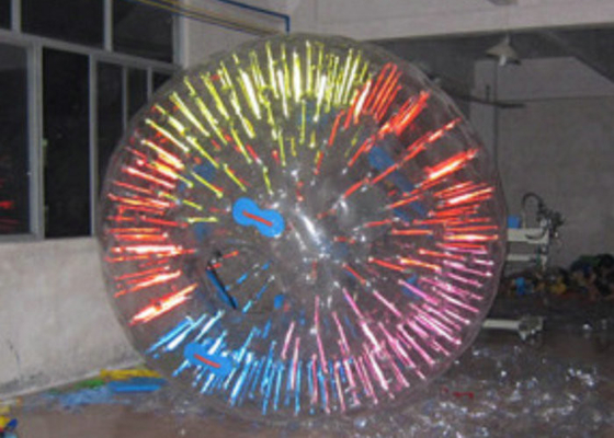 L'essere umano di cattura dell'occhio ha graduato la palla secondo la misura del criceto, la palla LED del criceto di esplosione illuminata