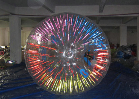 L'essere umano di cattura dell'occhio ha graduato la palla secondo la misura del criceto, la palla LED del criceto di esplosione illuminata