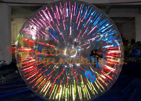 L'essere umano di cattura dell'occhio ha graduato la palla secondo la misura del criceto, la palla LED del criceto di esplosione illuminata