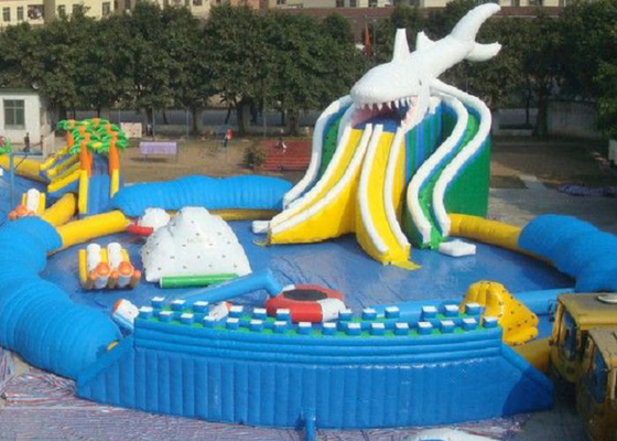 OEM gonfiabile all'aperto del parco dell'acqua del PVC su misura con l'acquascivolo dello stagno